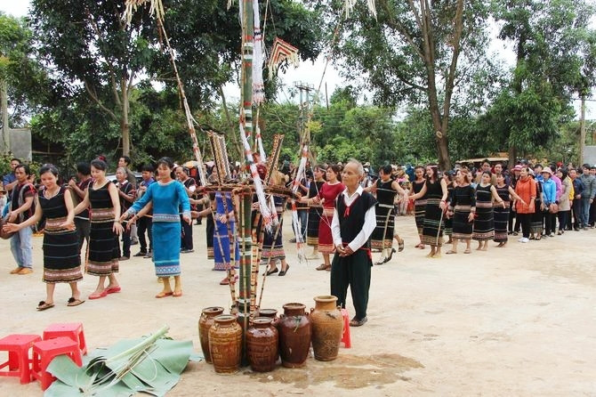 Lễ hội “Mở cửa kho lúa” của đồng bào Rơ Măm ở Kon Tum Lễ hội “Mở cửa kho lúa” của đồng bào Rơ Măm ở Kon Tum