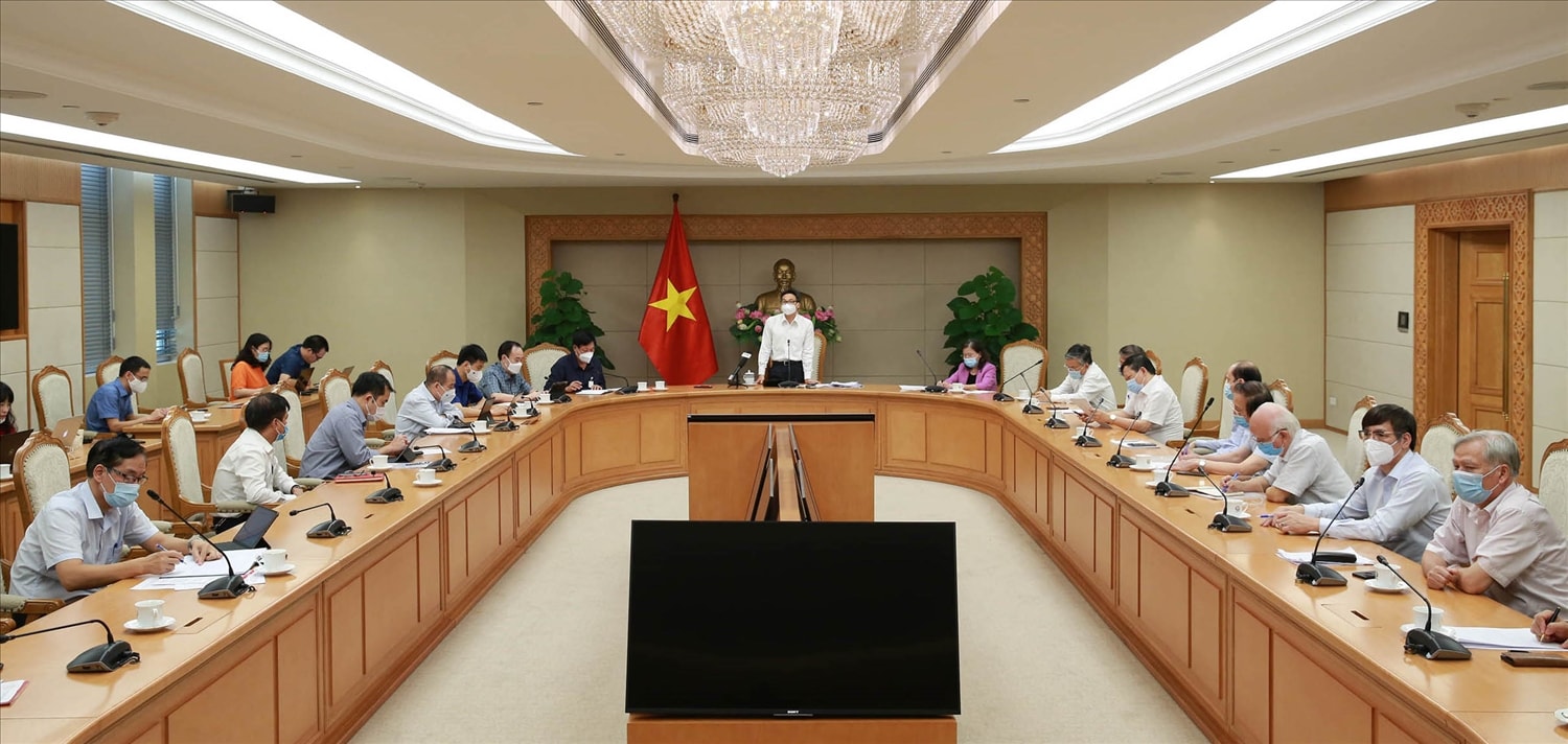 Trên tinh thần cầu thị, khoa học, lãnh đạo Bộ Y tế, các cục, vụ chức năng đã tiếp thu nhiều ý kiến của các chuyên gia, nhà khoa học về các biện pháp phòng, chống dịch COVID-19. Ảnh: VGP/Đình Nam Trên tinh thần cầu thị, khoa học, lãnh đạo Bộ Y tế, các cục, vụ chức năng đã tiếp thu nhiều ý kiến của các chuyên gia, nhà khoa học về các biện pháp phòng, chống dịch COVID-19. Ảnh: VGP/Đình Nam