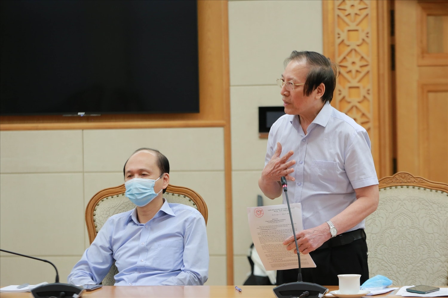 GS.TS Đỗ Tất Cường, Phó Chủ tịch Hội Hồi sức cấp cứu, chống độc Việt Nam đề nghị tăng cường năng lực điều trị ngay từ những tầng dưới, giảm tỷ lệ diễn biến nặng phải chuyển lên các tầng cao hơn. Ảnh: VGP/Đình Nam GS.TS Đỗ Tất Cường, Phó Chủ tịch Hội Hồi sức cấp cứu, chống độc Việt Nam đề nghị tăng cường năng lực điều trị ngay từ những tầng dưới, giảm tỷ lệ diễn biến nặng phải chuyển lên các tầng cao hơn. Ảnh: VGP/Đình Nam