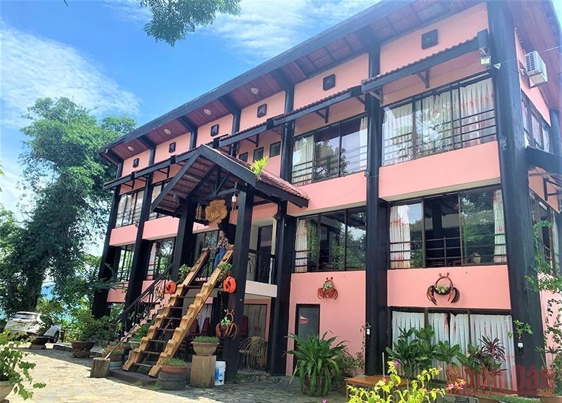 Biệt điện Bảo Đại tọa lạc trên quả đồi cao bên hồ Lắk được xây dựng với kiến trúc hiện đại Biệt điện Bảo Đại tọa lạc trên quả đồi cao bên hồ Lắk được xây dựng với kiến trúc hiện đại