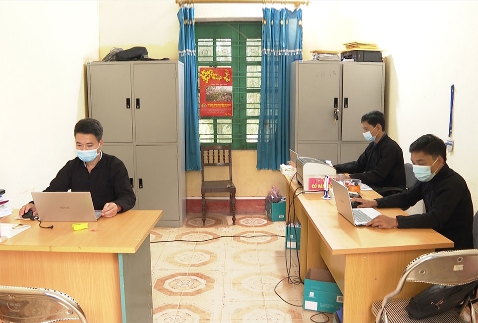 Hơn 1 năm nay, cán bộ, công chức xã Nghĩ Đô thực hiện việc mặc trang phục dân tộc vào ngày đầu tuần