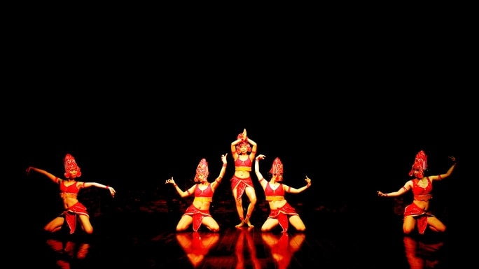 Điệu múa Apsara của người Chăm (Ảnh: Quang Luật)