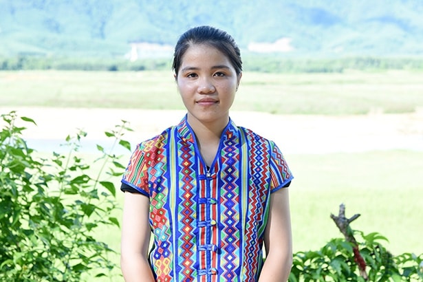 Hồ Thị Sương là người Chứt đầu tiên của bản Rào Tre trúng tuyển đại học