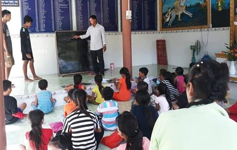 Lớp học chữ cho con em đồng bào Khmer Lớp học chữ cho con em đồng bào Khmer