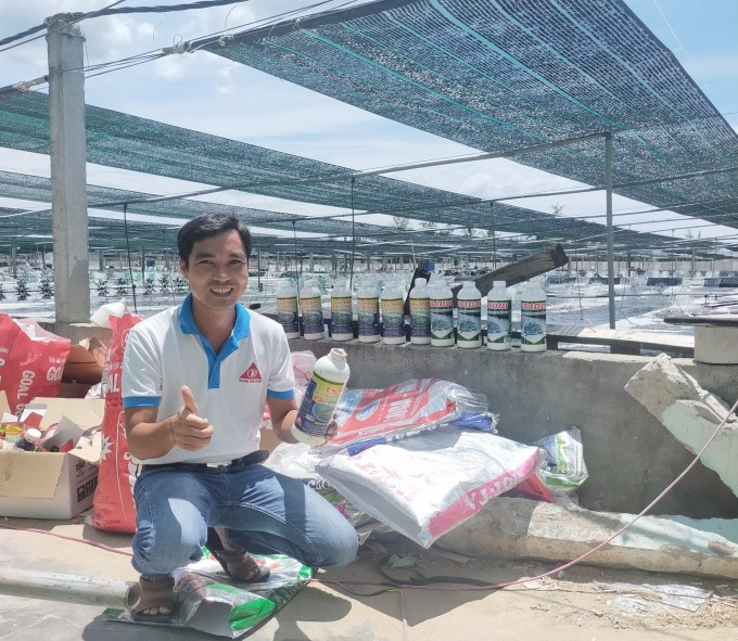Người nuôi tôm sử dụng thuốc thảo được Trường Sinh 