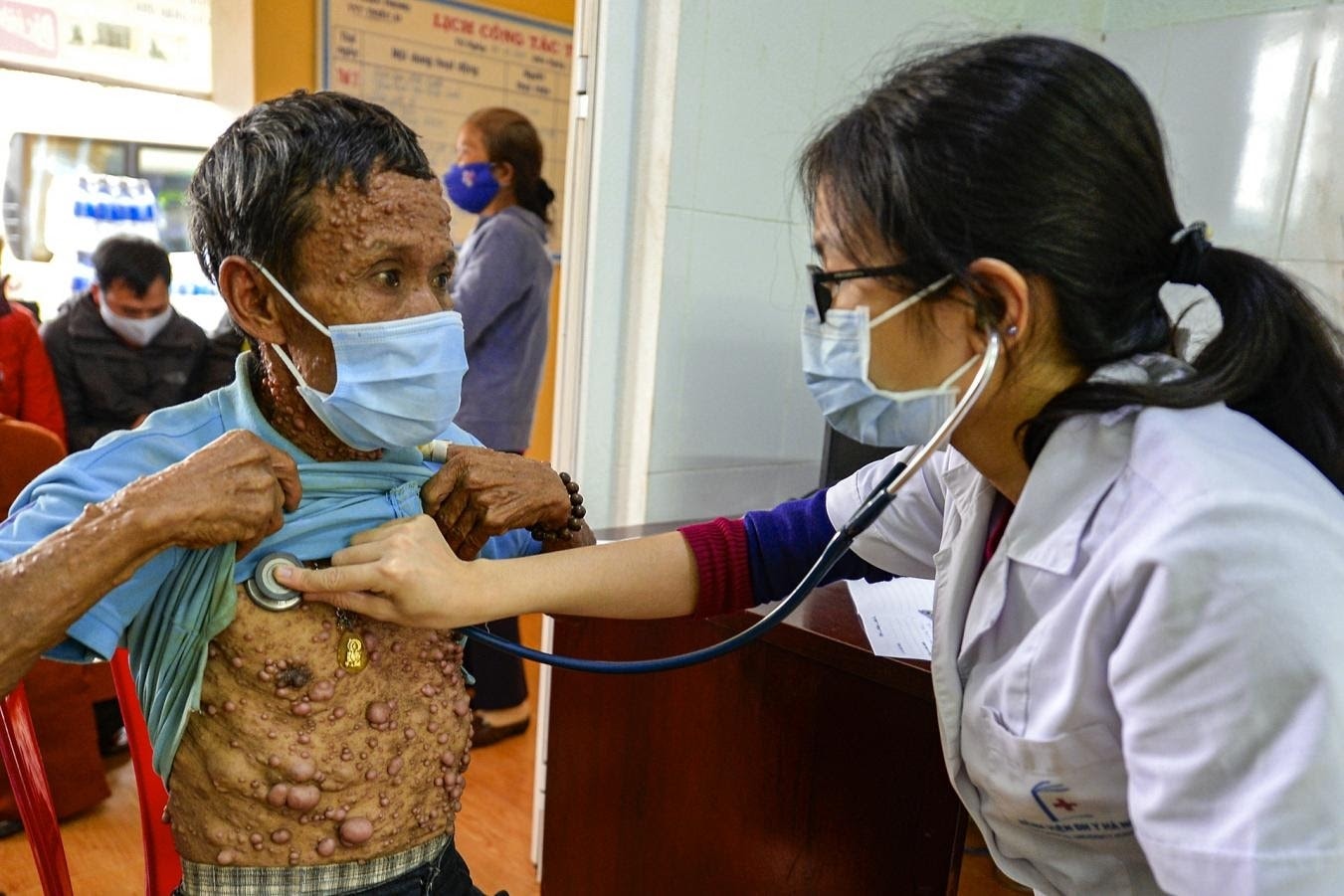 Tác phẩm: Treatment of covid in the area of Agent Orange (Điều trị covid 19 trong khu vực của nạn nhân chất độc màu da cam)– Tác giả: Vũ Hải- Bằng Danh dự PSA Tác phẩm: Treatment of covid in the area of Agent Orange (Điều trị covid 19 trong khu vực của nạn nhân chất độc màu da cam)– Tác giả: Vũ Hải- Bằng Danh dự PSA