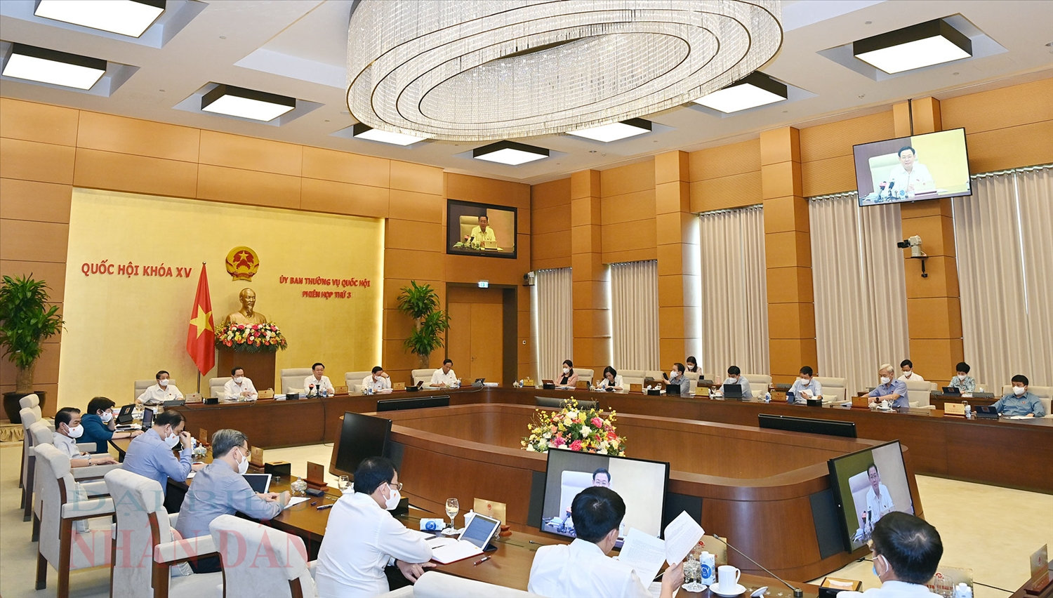 Ủy ban Thường vụ Quốc hội thống nhất sử dụng 14,62 nghìn tỷ cho phòng chống dịch COVID-19. 