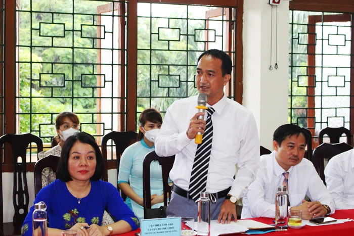 Giáo viên nhà trường phát biểu ý kiến, đề đạt tâm tư, nguyện vọng