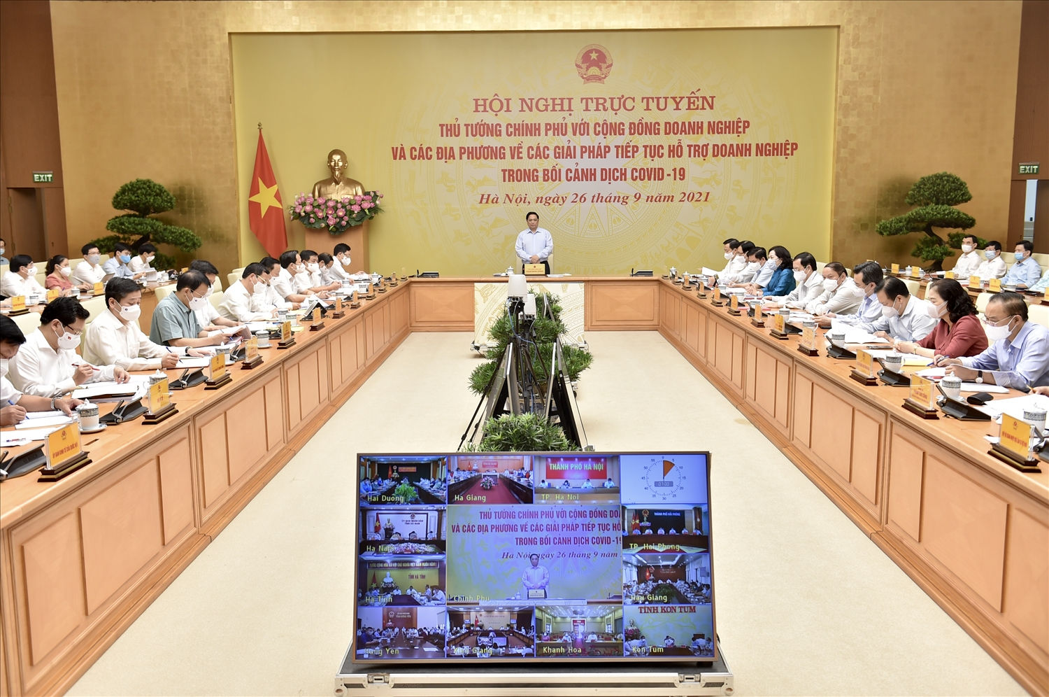 Thủ tướng gửi lời cảm ơn cộng đồng doanh nghiệp trong suốt gần 2 năm vừa qua đã đồng hành cùng Đảng, Nhà nước, nhân dân phòng, chống dịch và phát triển kinh tế-xã hội. Ảnh: VGP/Nhật Bắc