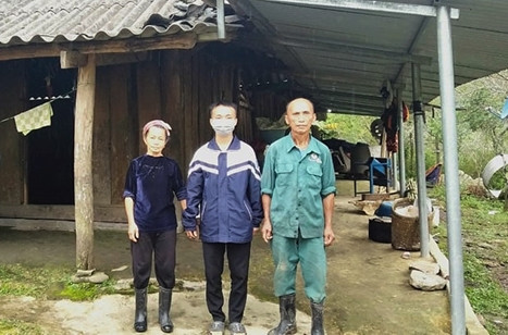Hùa về thăm ông bà nội sau khi trúng tuyển Đại học Y Hà Nội Hùa về thăm ông bà nội sau khi trúng tuyển Đại học Y Hà Nội