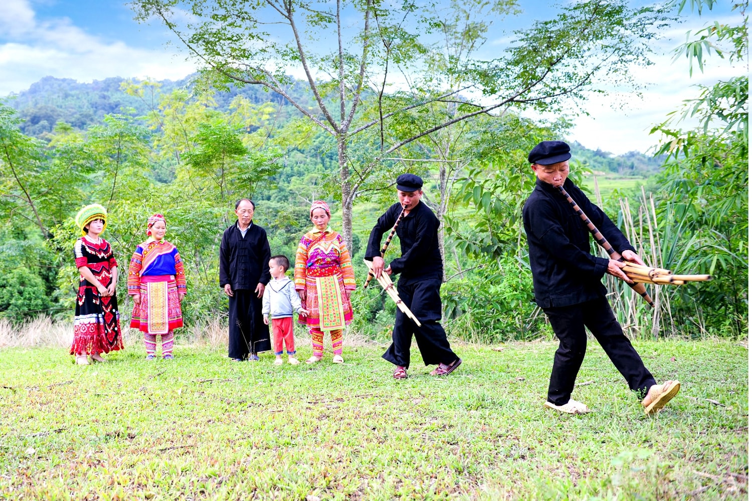 Biểu diễn khèn Mông là một nét văn hóa nơi đây