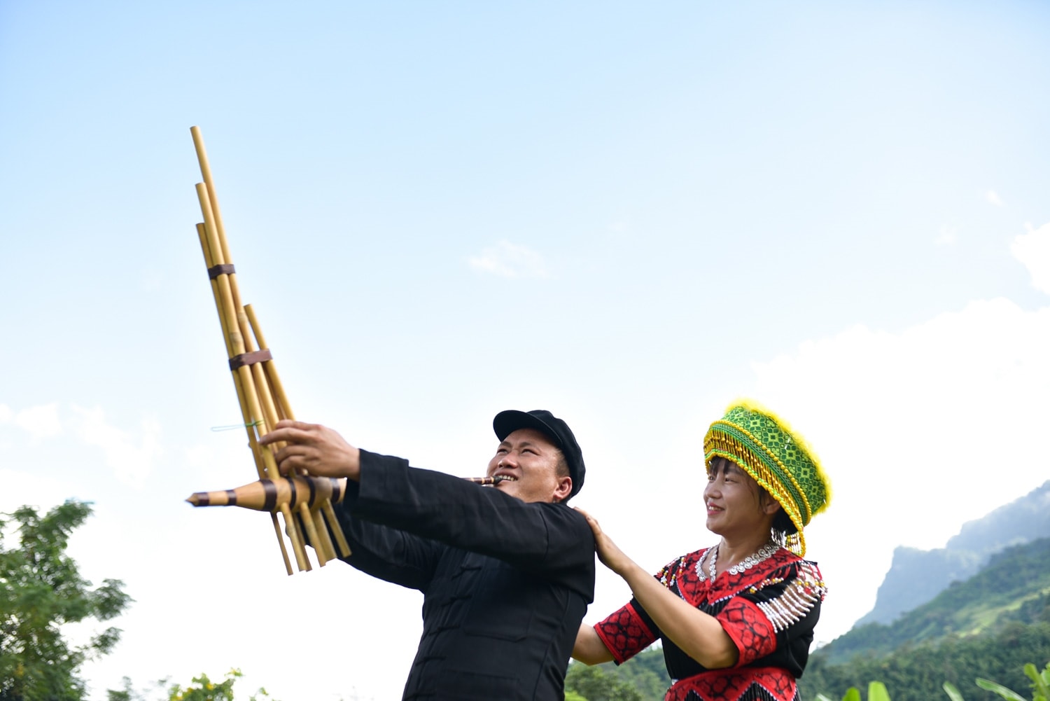 Tiếng khèn mông văng vẳng trên đỉnh núi, tô điểm cho đời sống tinh thần của bà con nơi đây