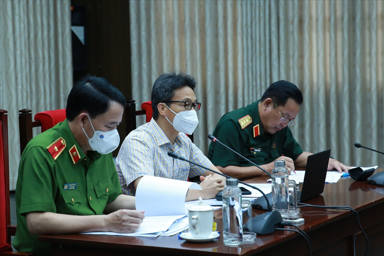 Phó Thủ tướng Vũ Đức Đam, Tổ Công tác đặc biệt của Chính phủ thực hiện phòng, chống COVID-19 (Tổ Công tác) họp trực tuyến với 19 tỉnh phía Nam, một số tỉnh Tây Nguyên, Nam Trung Bộ, chiều 28/9. Ảnh: VGP/Đình Nam