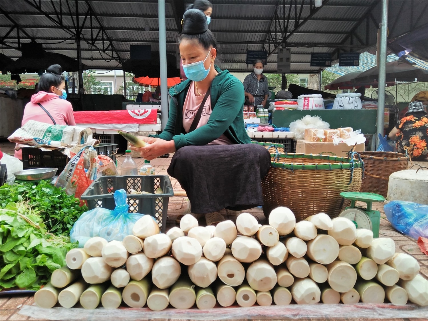Măng hốc được bày bán ở chợ Sơn La
