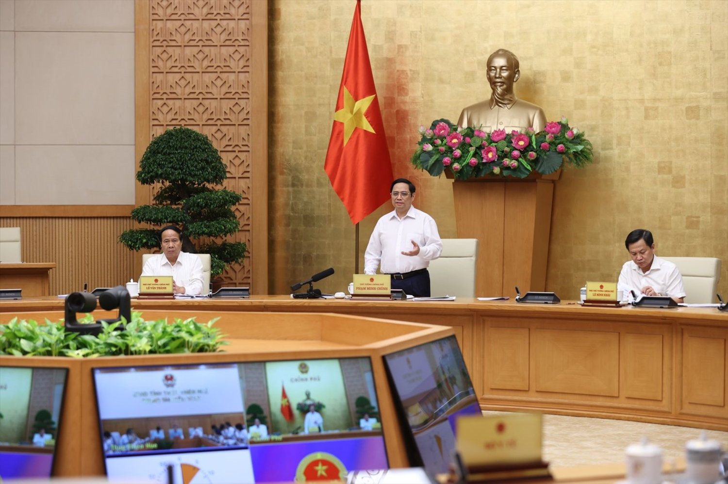 Thủ tướng đề nghị Thừa Thiên Huế đặc biệt tập trung cho hạ tầng mềm, hạ tầng chuyển đối số, hạ tầng thương mại điện tử, hạ tầng quản lý bằng công nghệ thông tin. - Ảnh: VGP/Nhật Bắc