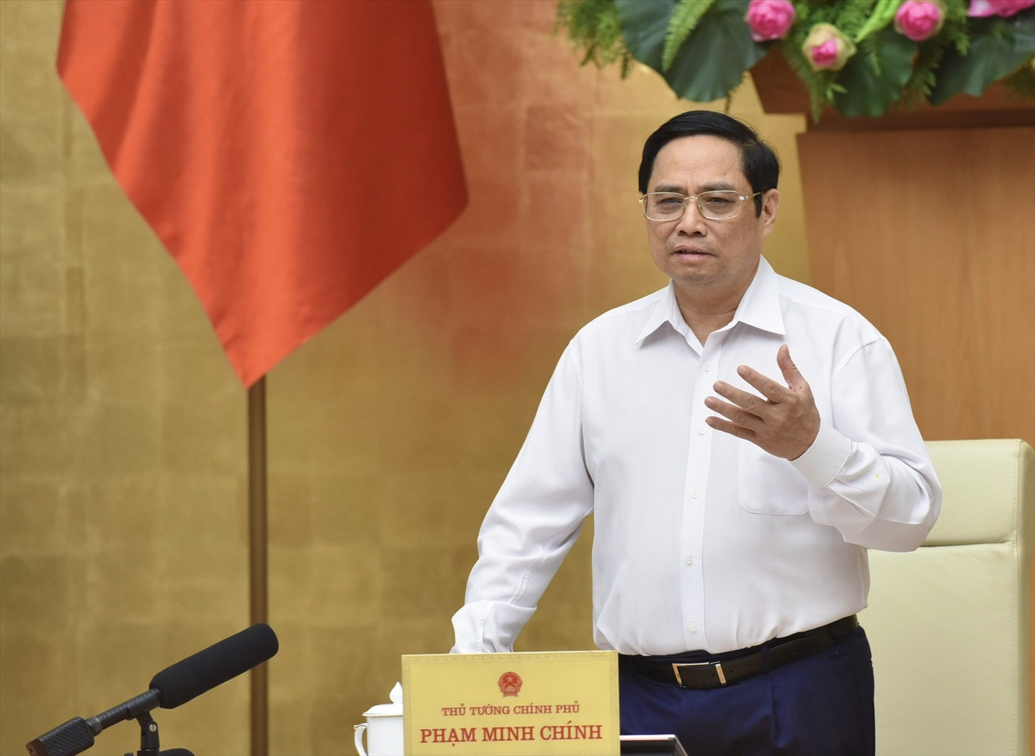 Thủ tướng Phạm Minh Chính đề nghị Thừa Thiên Huế phải phát huy tinh thần tự lực tự cường, tư tưởng “biến không thành có, biến khó thành dễ, biến không thể thành có thể”, đi lên từ bàn tay, khối óc, khung trời, cửa biển của mình. - Ảnh: VGP/Nhật Bắc