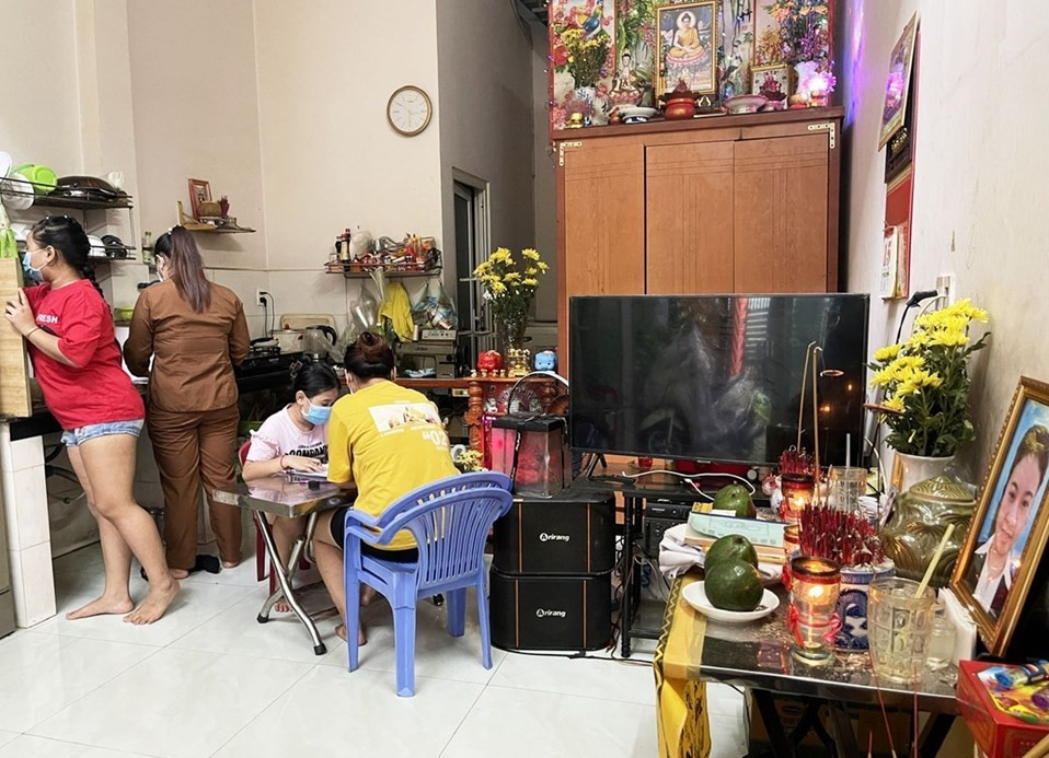 Một gia đình có 4 chị em ở TP. Hồ Chí Minh phút chốc mất cả cha lẫn mẹ vì dịch bệnh