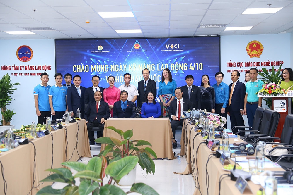 Các đại biểu cùng chụp ảnh lưu niệm tại Hội thảo Các đại biểu cùng chụp ảnh lưu niệm tại Hội thảo