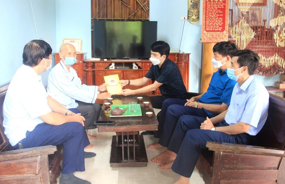 Đội ngũ Người có uy tín trên địa bàn huyện Cẩm Thủy phấn khởi khi nhận được sự quan tâm Ban Dân vận Tỉnh ủy Thanh Hóa Đội ngũ Người có uy tín trên địa bàn huyện Cẩm Thủy phấn khởi khi nhận được sự quan tâm Ban Dân vận Tỉnh ủy Thanh Hóa