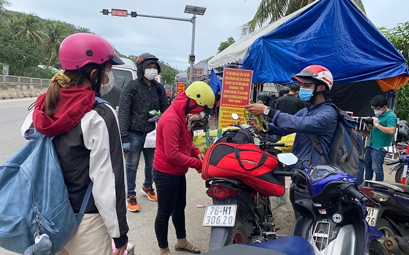 Lao động hồi hương vì dịch đang đứng trước nguy cơ đói nghèo vì mất việc làm, mất thu nhập và chưa biết làm gì