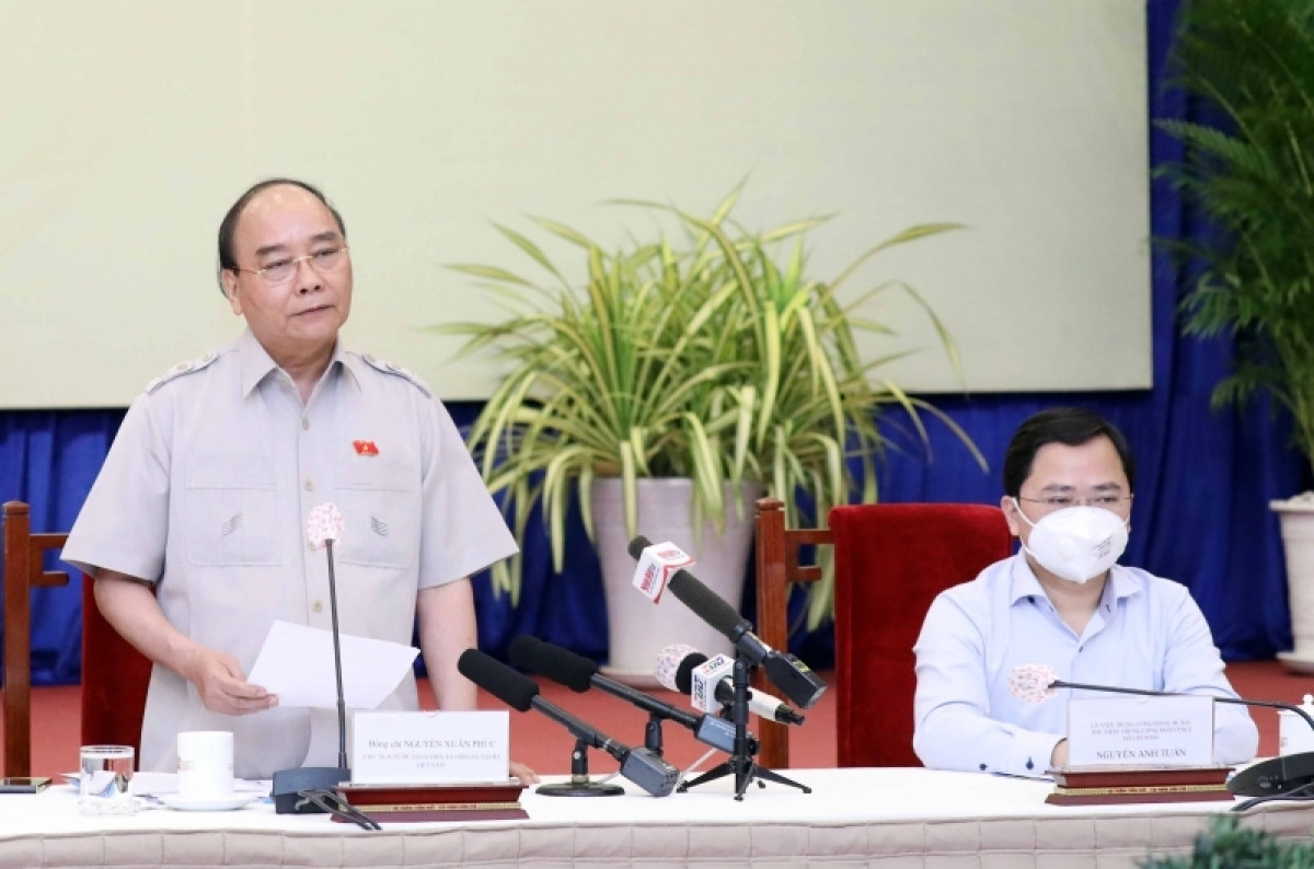 Chia sẻ với những khó khăn của doanh nghiệp, Chủ tịch nước lắng nghe ý kiến của doanh nhân tại buổi gặp mặt để cùng các lãnh đạo Đảng, Nhà nước tập trung tháo gỡ, giúp doanh nghiệp vượt qua khó khăn và phát triển.