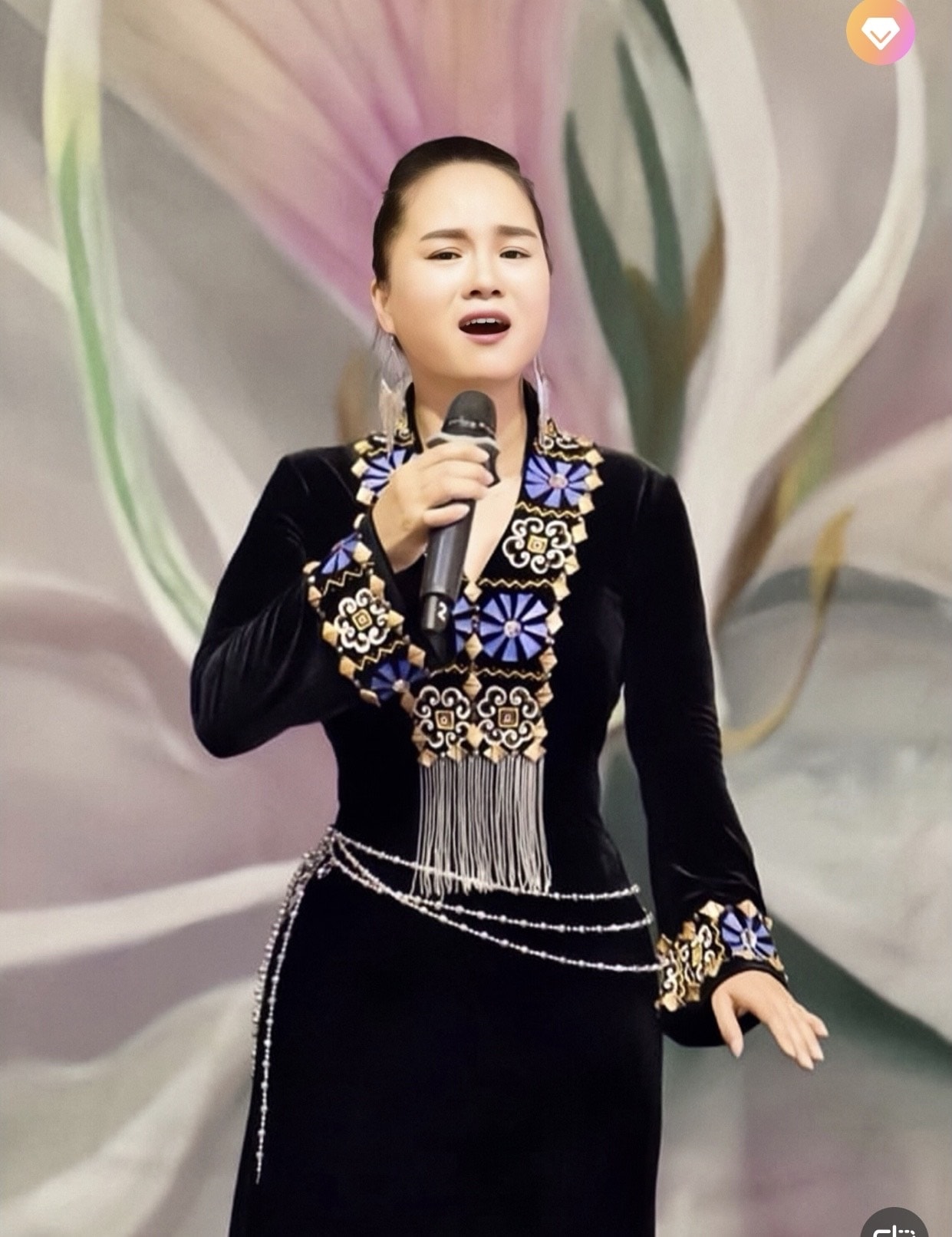 NSƯT Hải Yến thể hiện ca khúc mang âm hưởng núi rừng Tây Bắc NSƯT Hải Yến thể hiện ca khúc mang âm hưởng núi rừng Tây Bắc