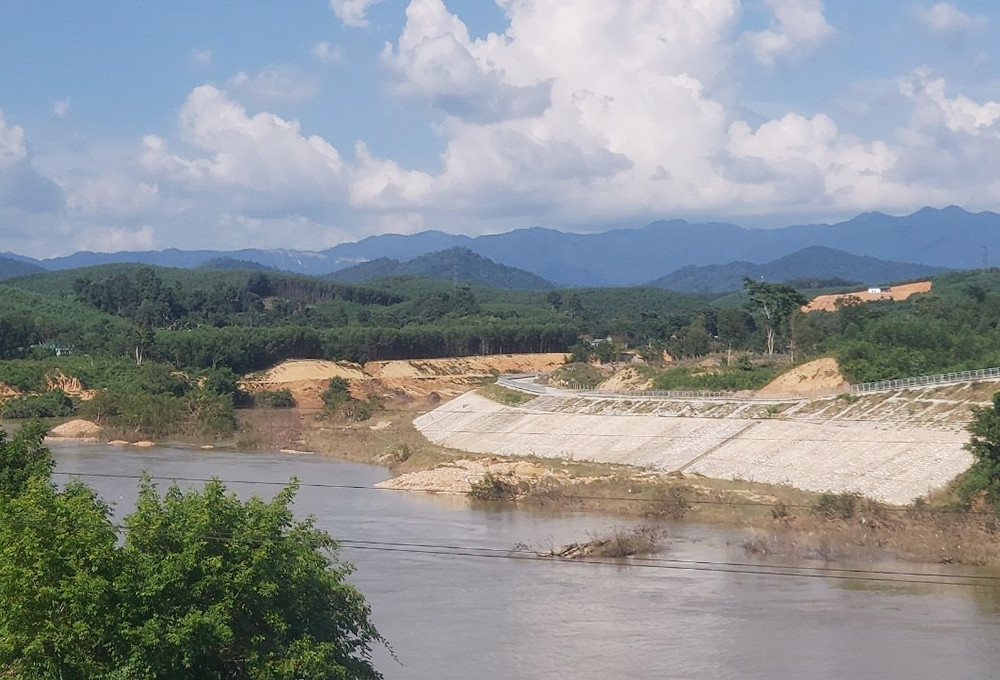 Dự án kè đê sông Hiếu đã làm đẹp thêm diện mạo thị trấn Tân Lạc