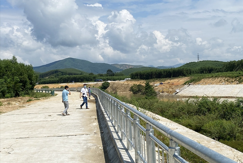 Cận cảnh một đoạn đường kè đầy ý nghĩa