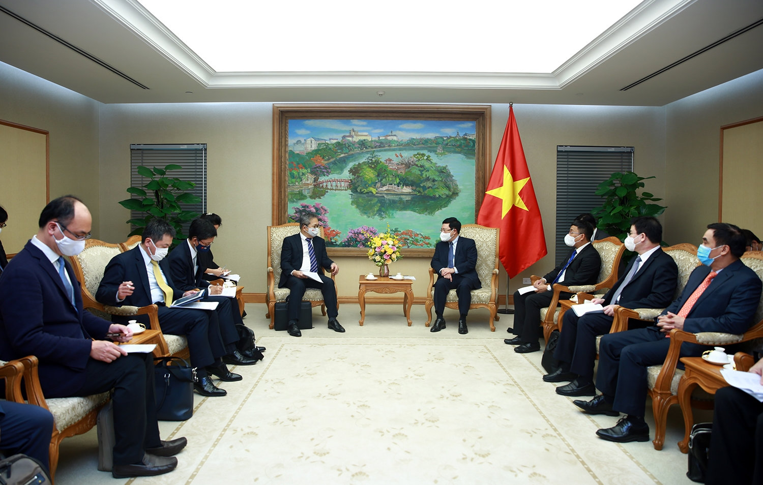 Phó Thủ tướng Thường trực đề nghị hai nước tiếp tục duy trì các chuyến thăm, tiếp xúc cấp cao nhằm đưa quan hệ song phương phát triển lên tầm cao mới, ngày càng thực chất, hiệu quả. Ảnh: VGP/Hải Minh