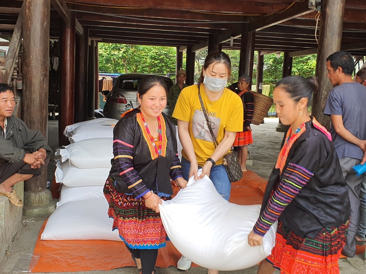 Chỉ tiêu bảo đảm người dân có đủ lương thực, thực phẩm đến nay cơ bản đã đạt. 
