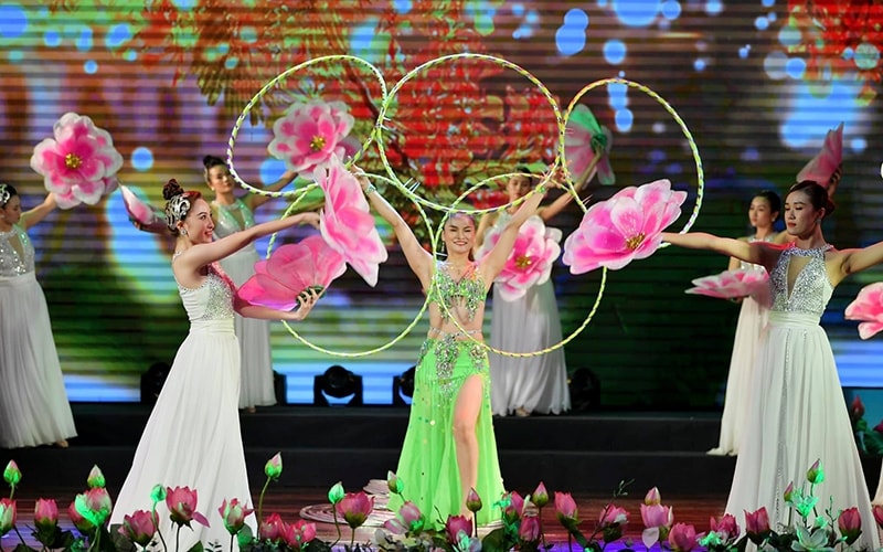 Chương trình “Hà Nội niềm tin và hy vọng” Kỷ niệm 67 năm Ngày giải phóng Thủ đô do Nhà hát Múa rối Thăng Long thực hiện.Ảnh: TUẤN ĐỨC