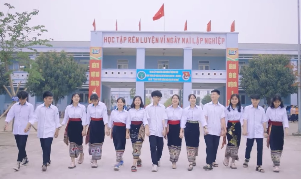 Các em học sinh Trường Phổ thông dân tộc nội trú số 2 Nghệ An