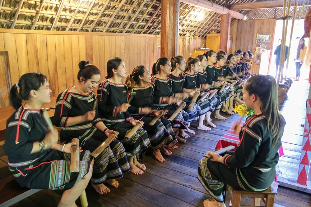 Đội chiêng nữ buôn Ko Tam, xã Ea Tu, TP. Buôn Ma Thuột
