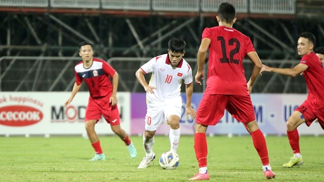 Nguyễn Hữu Thắng (10) được coi là nhân tố nổi bật nhất U23 Việt Nam.Ảnh: VFF