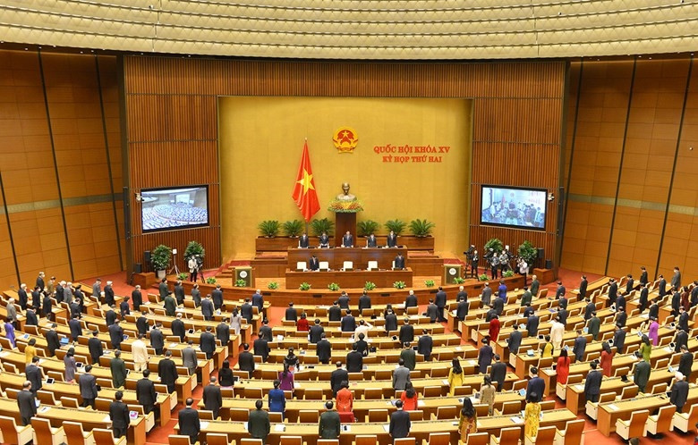 Các đại biểu Quốc hội mặc niệm đồng bào tử vong và chiến sỹ hy sinh vì đại dịch Covid -19