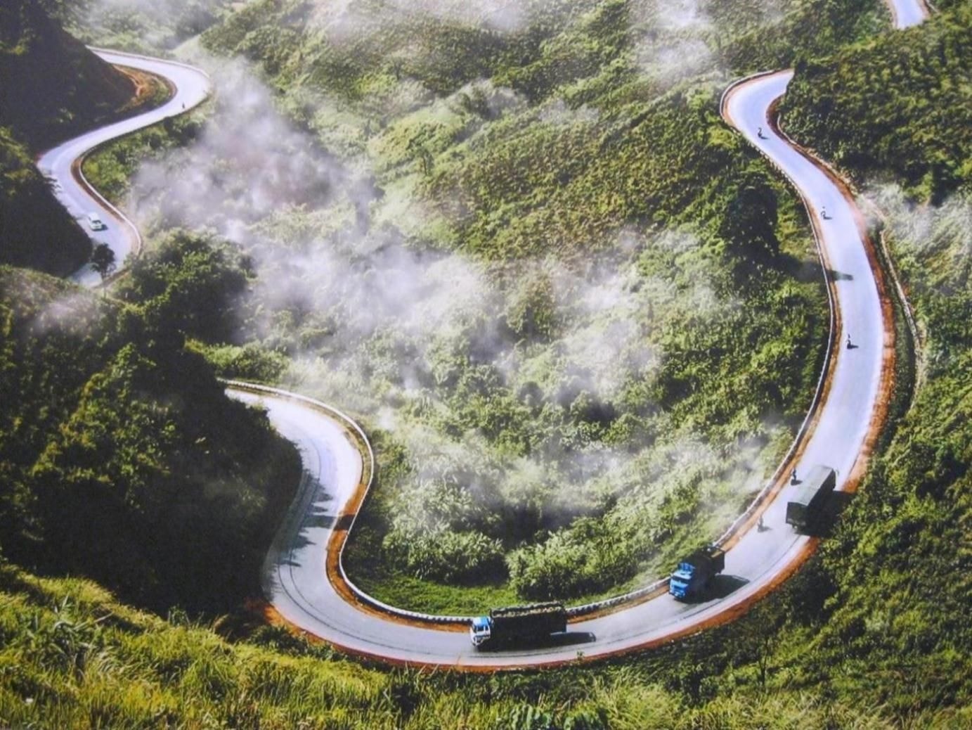 Đèo Phượng Hoàng như cánh chim giữa trời đưa người lữ hành ngắm cảnh trời mây xinh đẹp