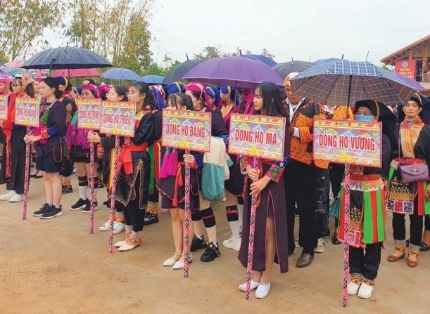 Lần đầu tiên 12 dòng họ của người Dao được tập trung cùng nhau  trong lễ cúng Bàn Vương.