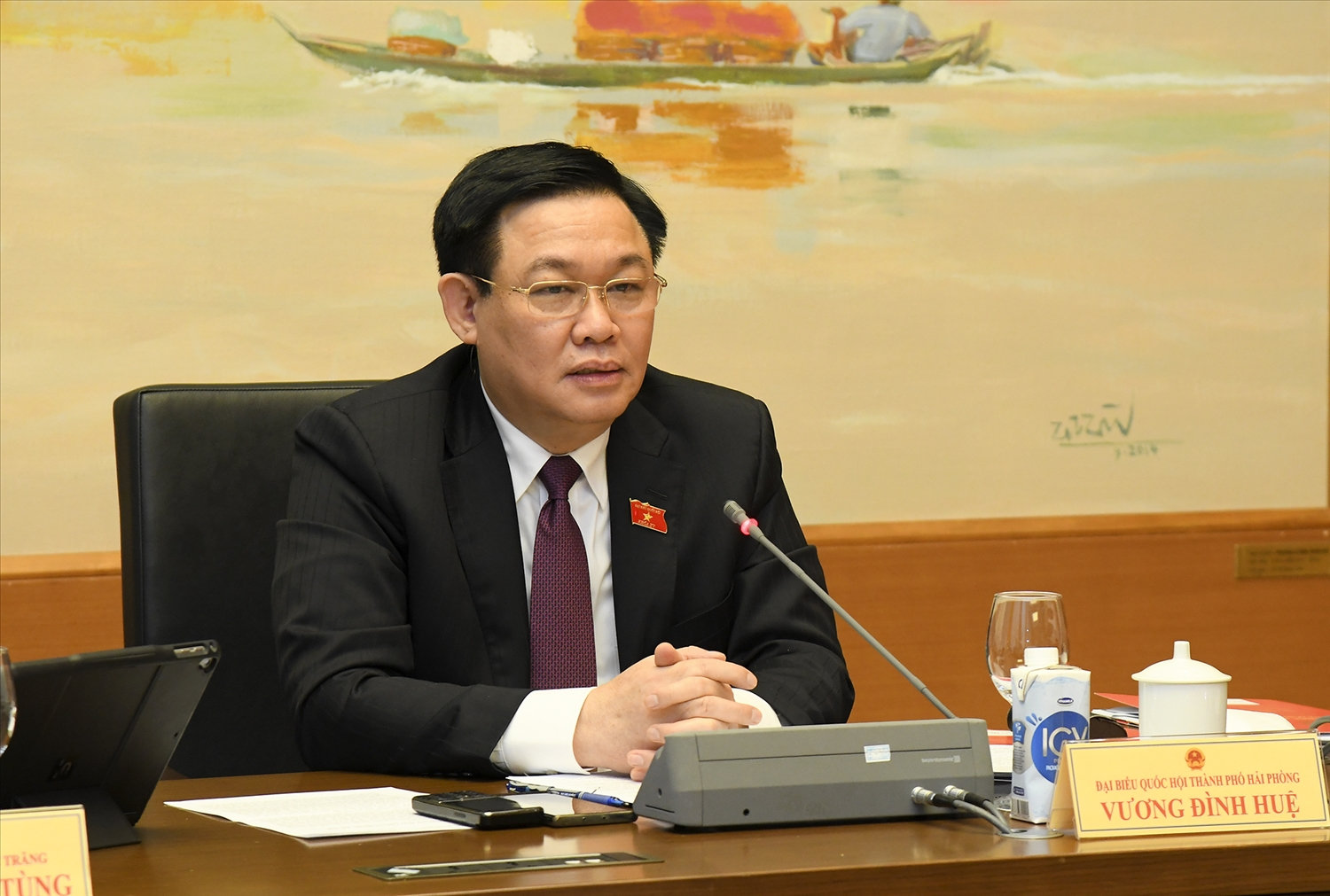 Chủ tịch Quốc hội Vương Đình Huệ phát biểu thảo luận tại tổ đại biểu Quốc hội, chiều 22/10. 