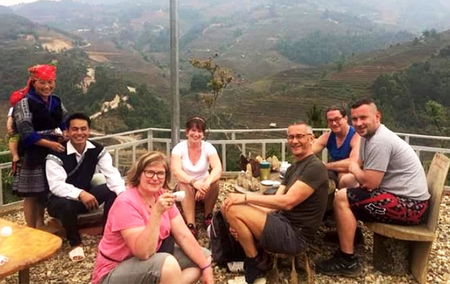 Du khách nước ngoài tại homestay của Giàng A Dê