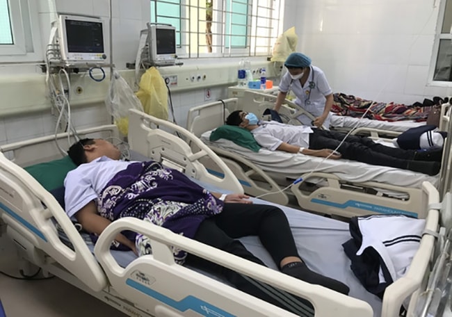 Các em học sinh được đưa vào bệnh viện kịp thời, sức khỏe hiện đã ổn định Các em học sinh được đưa vào bệnh viện kịp thời, sức khỏe hiện đã ổn định
