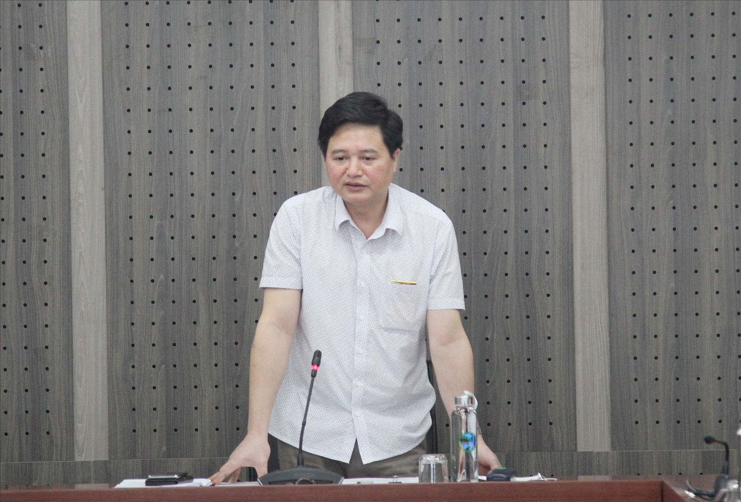 Ông Cầm Văn Thanh, Vụ trưởng Vụ TCCB chủ trì buổi họp