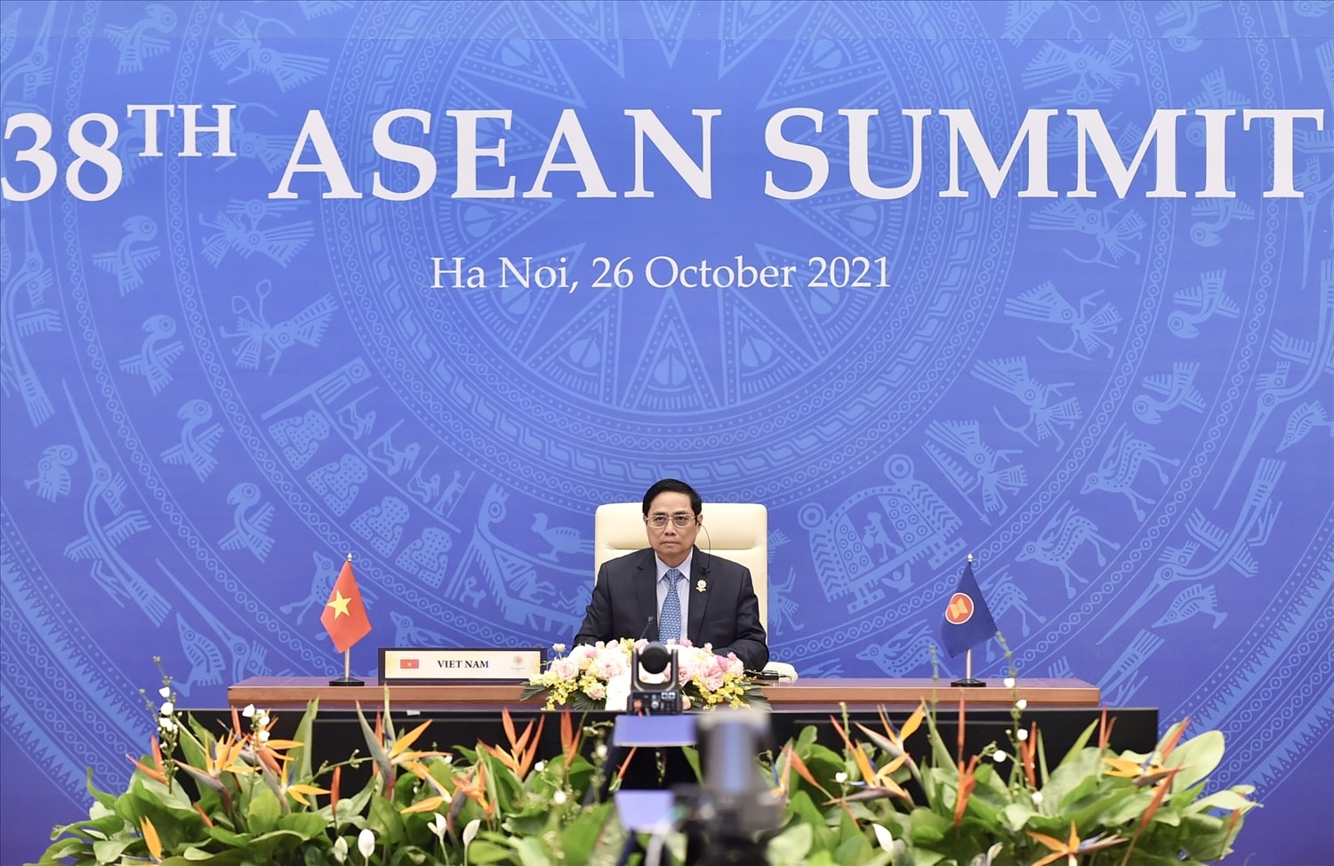 Thủ tướng Chính phủ Phạm Minh Chính tham dự Hội nghị Cấp cao trực tuyến ASEAN lần thứ 38 cùng Lãnh đạo các nước ASEAN và Tổng Thư ký ASEAN. Ảnh VGP/Nhật Bắc