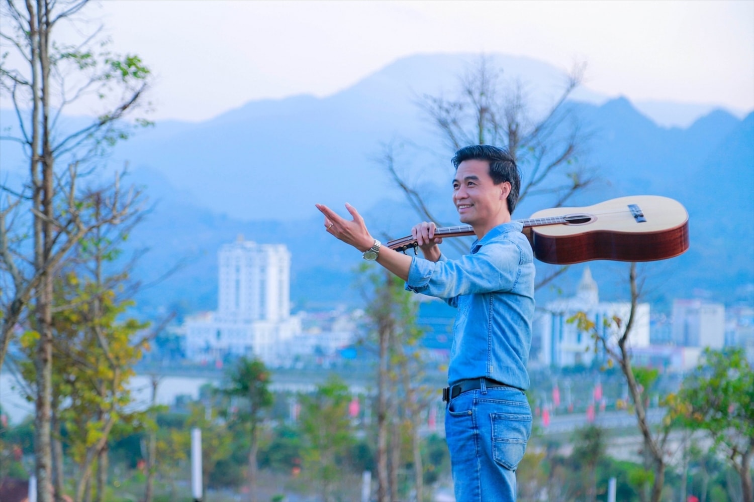 Mảnh đất và con người Lai Châu đã cho nhạc sỹ Tô Văn những chất liệu đẹp để sáng tác
