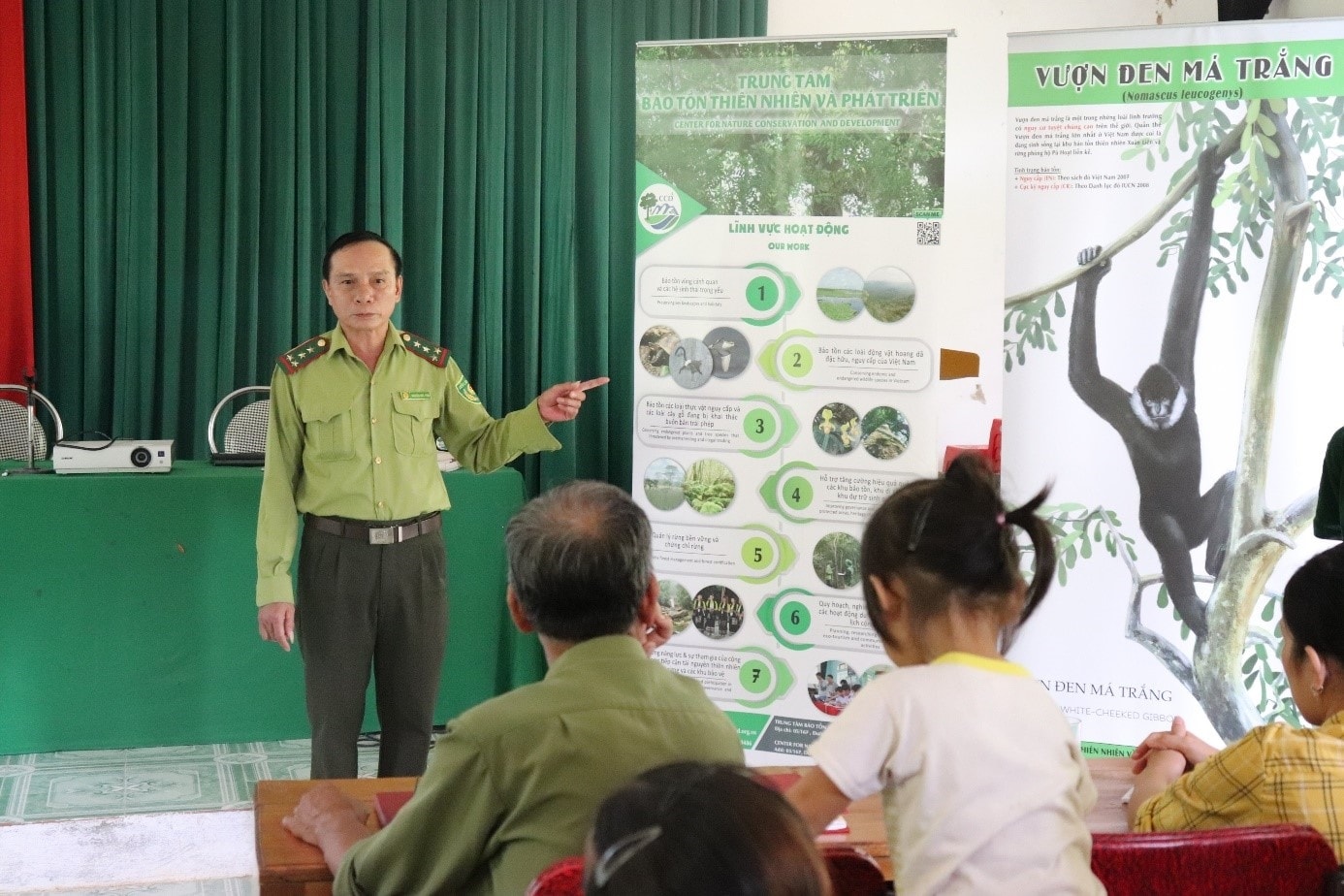 Tuyền truyền nâng cao nhận thức về bảo vệ loài vượn đen má trắng cho người dân tại Khu BTTN Pù Hoạt