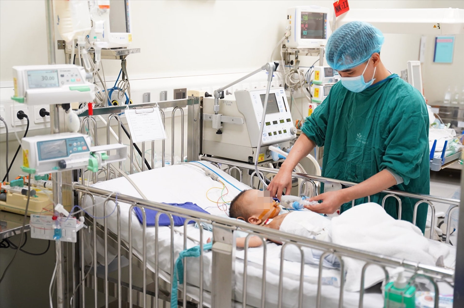 Bệnh nhi được điều trị tại Bệnh viện Nhi Trung ương Bệnh nhi được điều trị tại Bệnh viện Nhi Trung ương