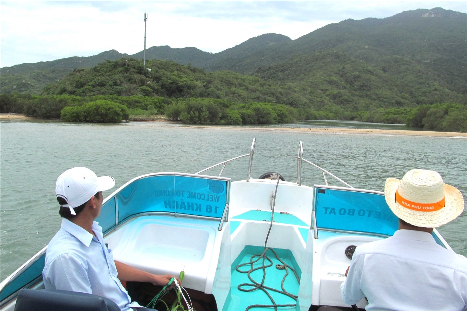 Lực lượng chức năng tỉnh Khánh Hòa thường xuyên tuần tra, tuyên truyền người dân bảo vệ rừng ngập mặn