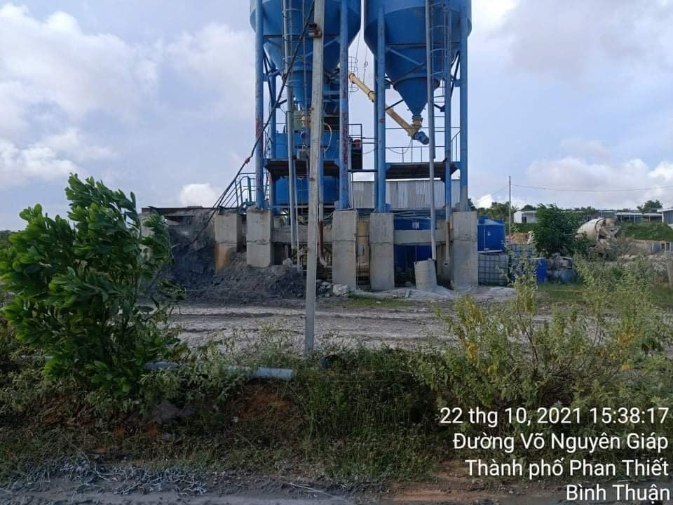 Trạm trộn bê tông của Công ty Việt Hoa xây dựng trái phép trên đất rừng do địa phương quản lý