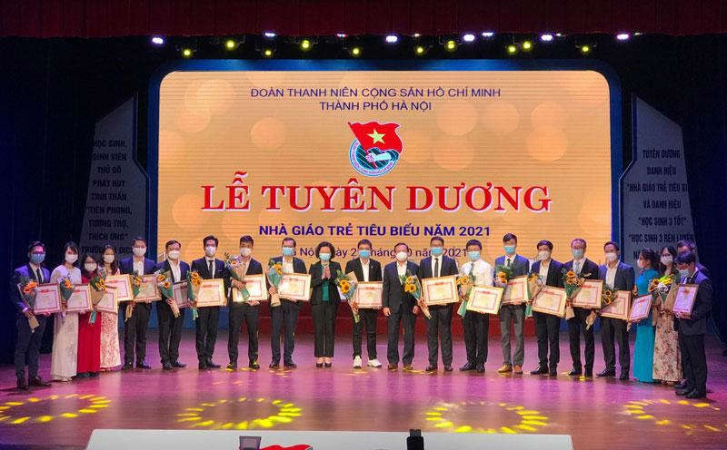 Những giáo viên trẻ được Thành Đoàn, Hội Sinh viên TP Hà Nội vinh danh 