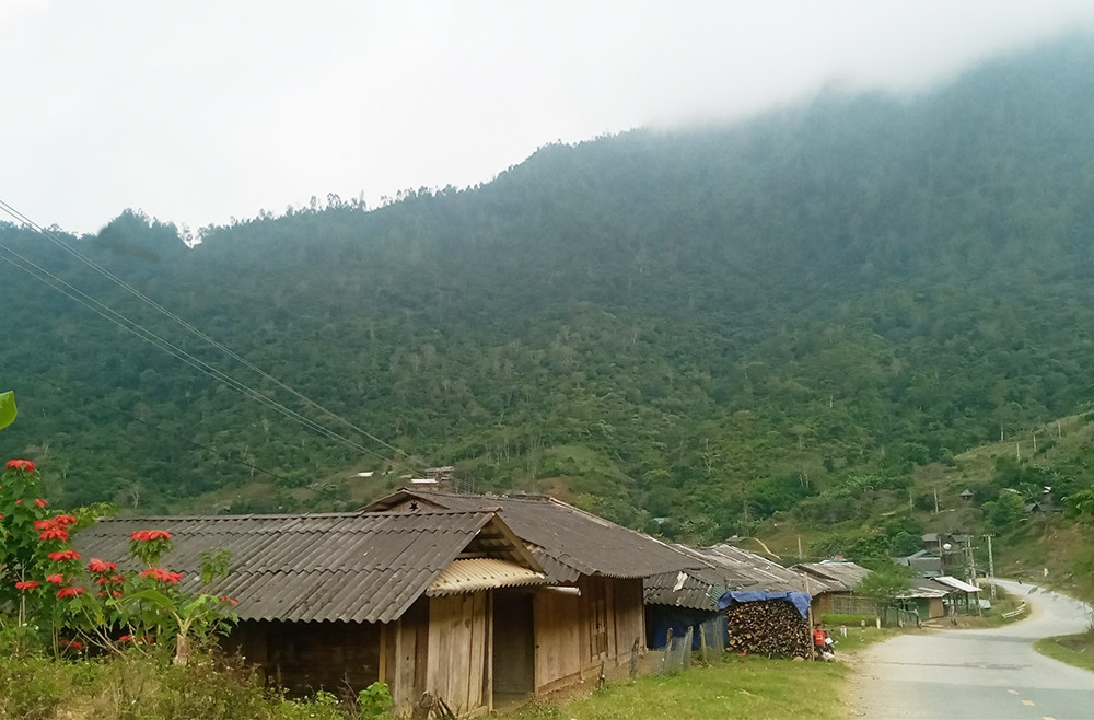 Bản Suối Phái, xã Tam Chung, huyện Mường Lát, nơi “cơn lốc” tiền ảo, đa cấp vừa tràn qua Bản Suối Phái, xã Tam Chung, huyện Mường Lát, nơi “cơn lốc” tiền ảo, đa cấp vừa tràn qua