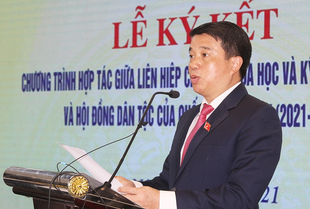 Chủ tịch Hội đồng Dân tộc Y Thanh Hà Niê Kđăm phát biểu tại Hội thảo Chủ tịch Hội đồng Dân tộc Y Thanh Hà Niê Kđăm phát biểu tại Hội thảo